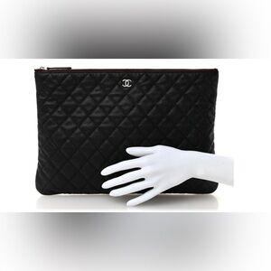 Chanel caviar cosmetic case black